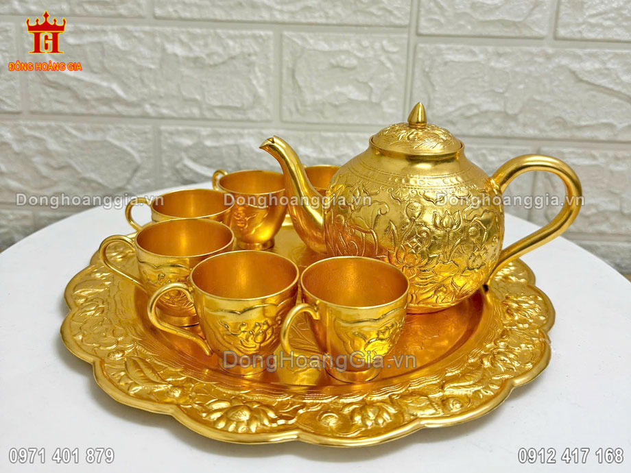 Bộ ấm chén mạ vàng 24K được nghệ nhân của chúng tôi chế tác hoàn toàn thủ công truyền thống